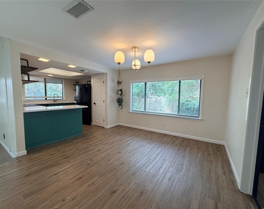 115 Spanish Oak Cir - Photo Thumbnail 5