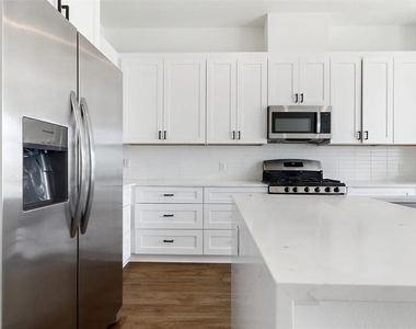 1811 Webberville Rd - Photo Thumbnail 1