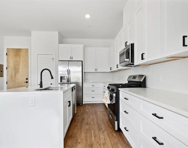 1811 Webberville Rd - Photo Thumbnail 3