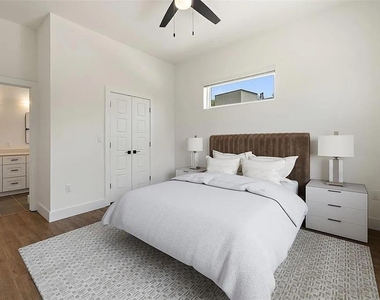 1811 Webberville Rd - Photo Thumbnail 5