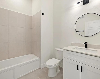 1811 Webberville Rd - Photo Thumbnail 7