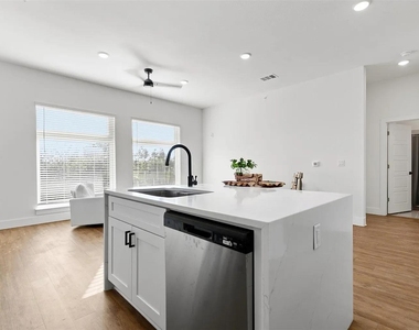 1811 Webberville Rd - Photo Thumbnail 2