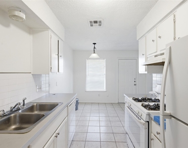 2412 Burleson Ct - Photo Thumbnail 6