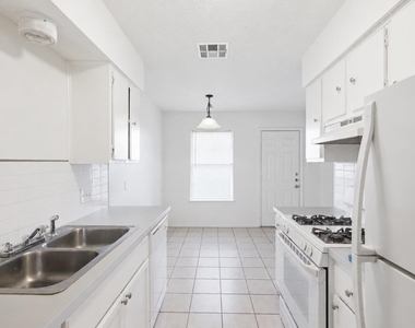 2412 Burleson Ct - Photo Thumbnail 7