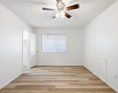 2412 Burleson Ct - Photo Thumbnail 9