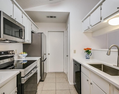 439 Sailmaster St - Photo Thumbnail 9