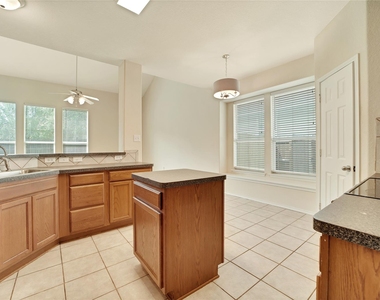 121 Park Ln - Photo Thumbnail 9