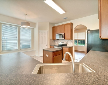 121 Park Ln - Photo Thumbnail 11
