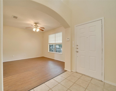 121 Park Ln - Photo Thumbnail 4