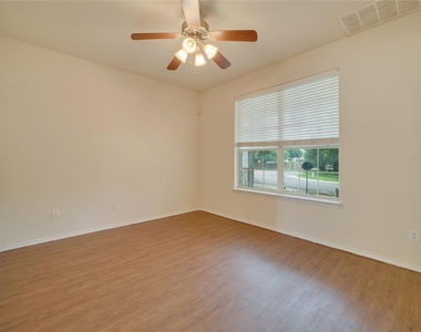 121 Park Ln - Photo Thumbnail 14