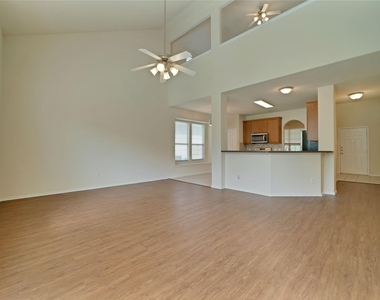 121 Park Ln - Photo Thumbnail 6