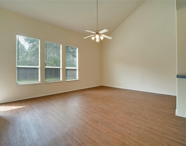 121 Park Ln - Photo Thumbnail 7