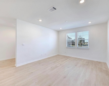 2301 Wallin Bradley Dr - Photo Thumbnail 5