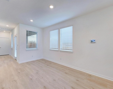 2301 Wallin Bradley Dr - Photo Thumbnail 12