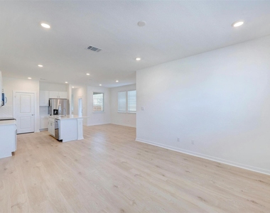 2301 Wallin Bradley Dr - Photo Thumbnail 6