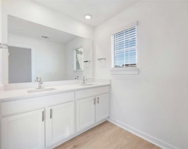 2301 Wallin Bradley Dr - Photo Thumbnail 16
