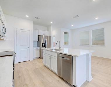 2301 Wallin Bradley Dr - Photo Thumbnail 8