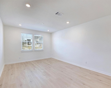 2301 Wallin Bradley Dr - Photo Thumbnail 3