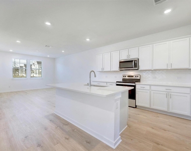 2301 Wallin Bradley Dr - Photo Thumbnail 10