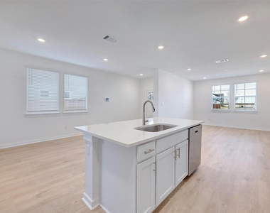 2301 Wallin Bradley Dr - Photo Thumbnail 11