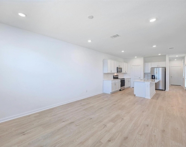 2301 Wallin Bradley Dr - Photo Thumbnail 4