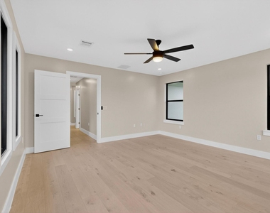 5018 Highland Ct - Photo Thumbnail 16