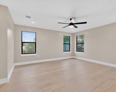 5018 Highland Ct - Photo Thumbnail 8