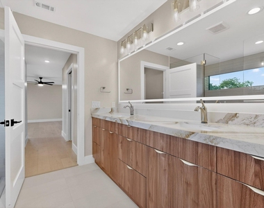 5018 Highland Ct - Photo Thumbnail 11