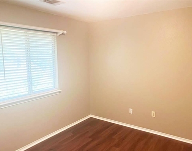 3208 Dawn Mesa Ct - Photo Thumbnail 28