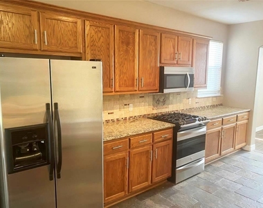 3208 Dawn Mesa Ct - Photo Thumbnail 7