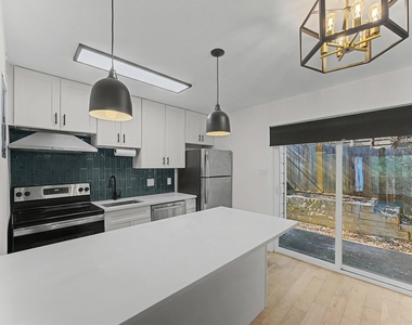 3806 Southridge Dr - Photo Thumbnail 5