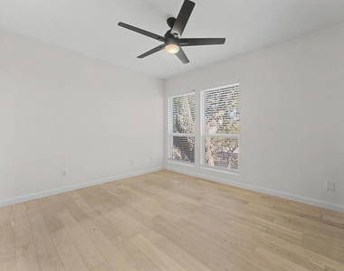 3806 Southridge Dr - Photo Thumbnail 9