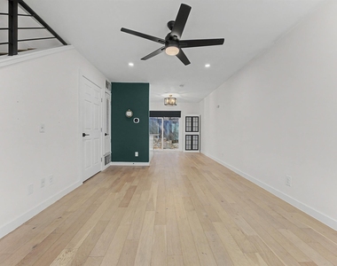 3806 Southridge Dr - Photo Thumbnail 1