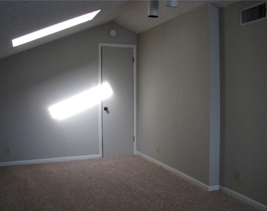 6509 Skycrest Dr - Photo Thumbnail 13