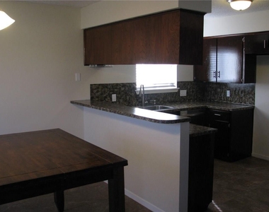 6509 Skycrest Dr - Photo Thumbnail 7
