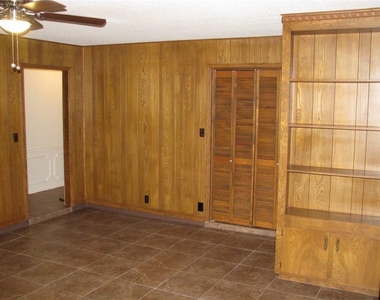 6509 Skycrest Dr - Photo Thumbnail 5