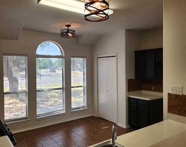 504 Texas Ave - Photo Thumbnail 9