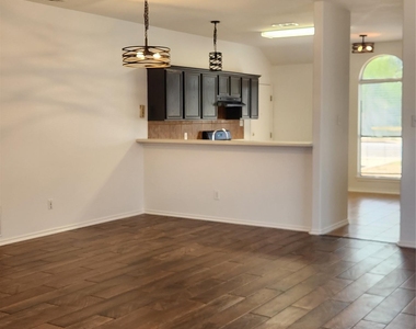 504 Texas Ave - Photo Thumbnail 6