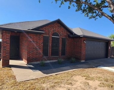 504 Texas Ave - Photo Thumbnail 2