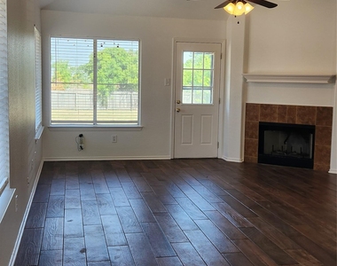 504 Texas Ave - Photo Thumbnail 3