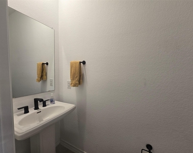 2913 Saint Regis Dr - Photo Thumbnail 8