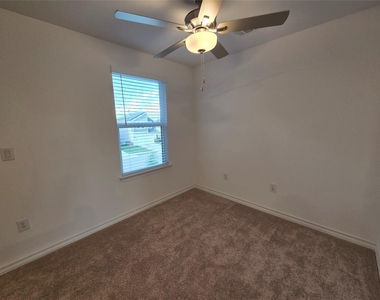 2913 Saint Regis Dr - Photo Thumbnail 13