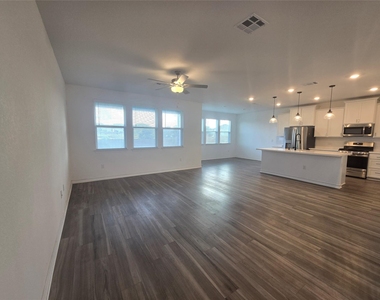 2913 Saint Regis Dr - Photo Thumbnail 5