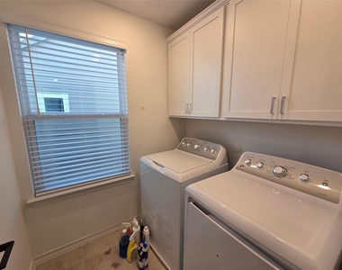 2913 Saint Regis Dr - Photo Thumbnail 9