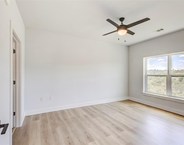 2500 Longview St - Photo Thumbnail 12