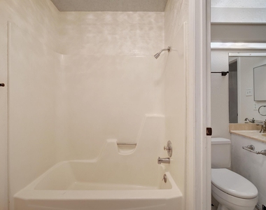 10509 Doering Ln - Photo Thumbnail 15