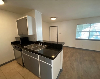 4306 Avenue A - Photo Thumbnail 6