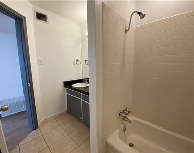 4306 Avenue A - Photo Thumbnail 12