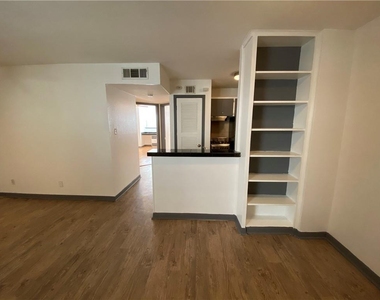 4306 Avenue A - Photo Thumbnail 3