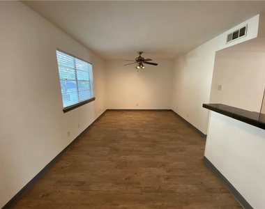 4306 Avenue A - Photo Thumbnail 2